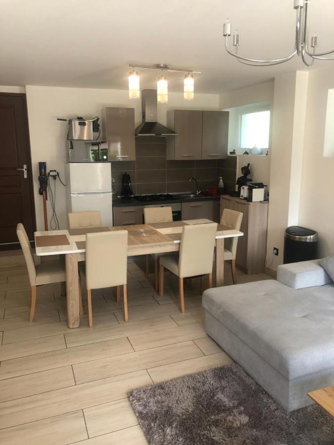 Logement Au Calme Dans Une Maison. Moirans-en-Montagne Eksteriør billede